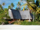 Motu Tetaraire - Main House is right on the beach